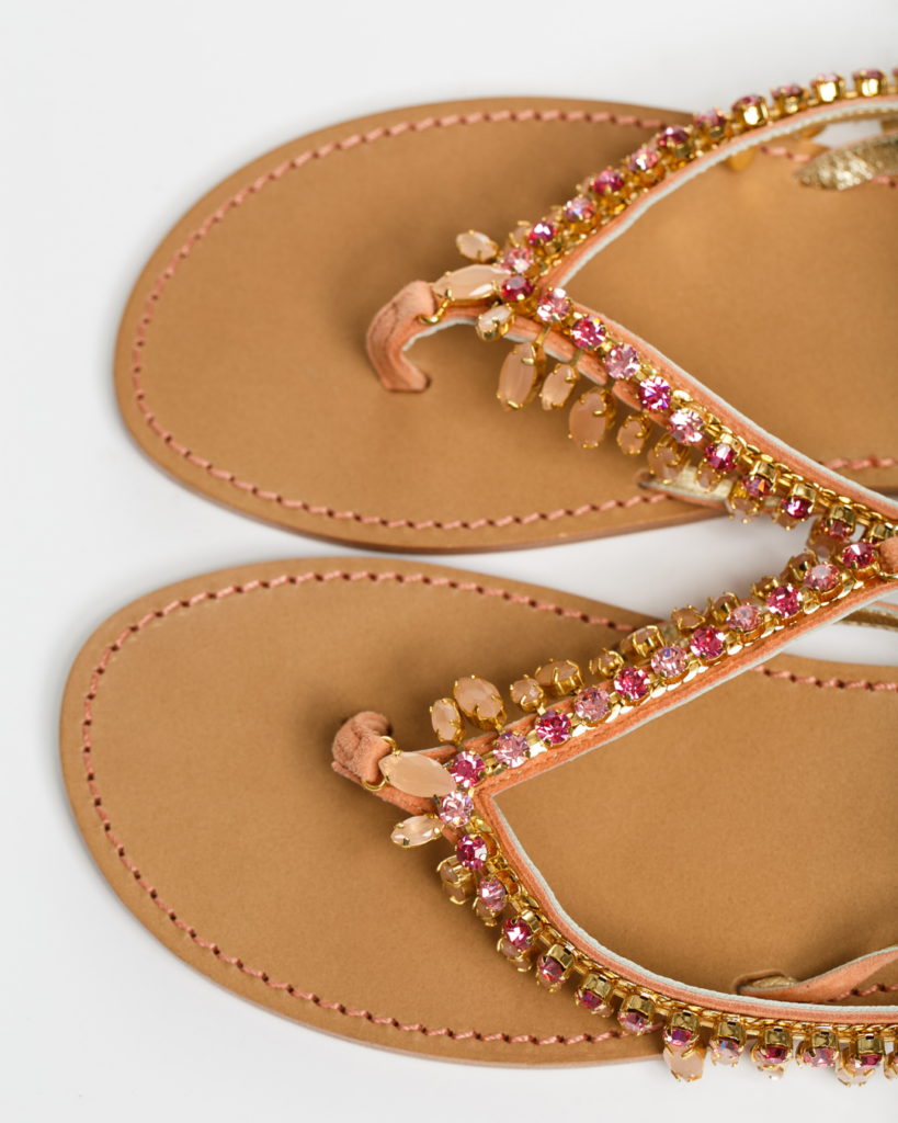 Stile da spiaggia a sera: come trasformare l'outfit in 5 mosse 1 Scarpe